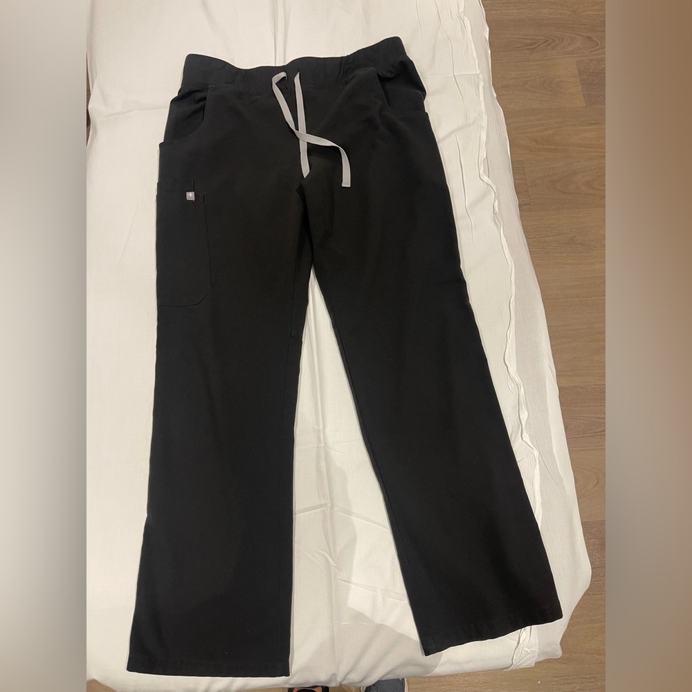 Figs women’s black jade scrub pants medium